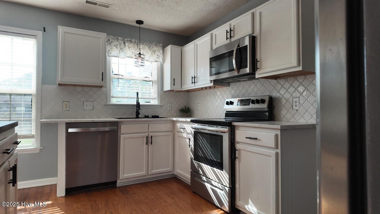 105 Ridgewood Court Jacksonville, NC 28546 - Photo 16 of 25 Kitchen 2