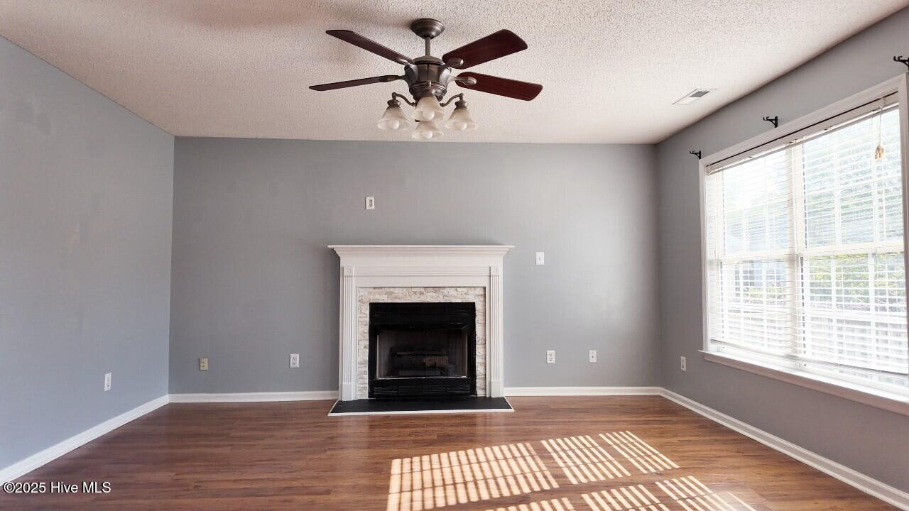 105 Ridgewood Court Jacksonville, NC 28546 - Photo 18 of 25 Family Room