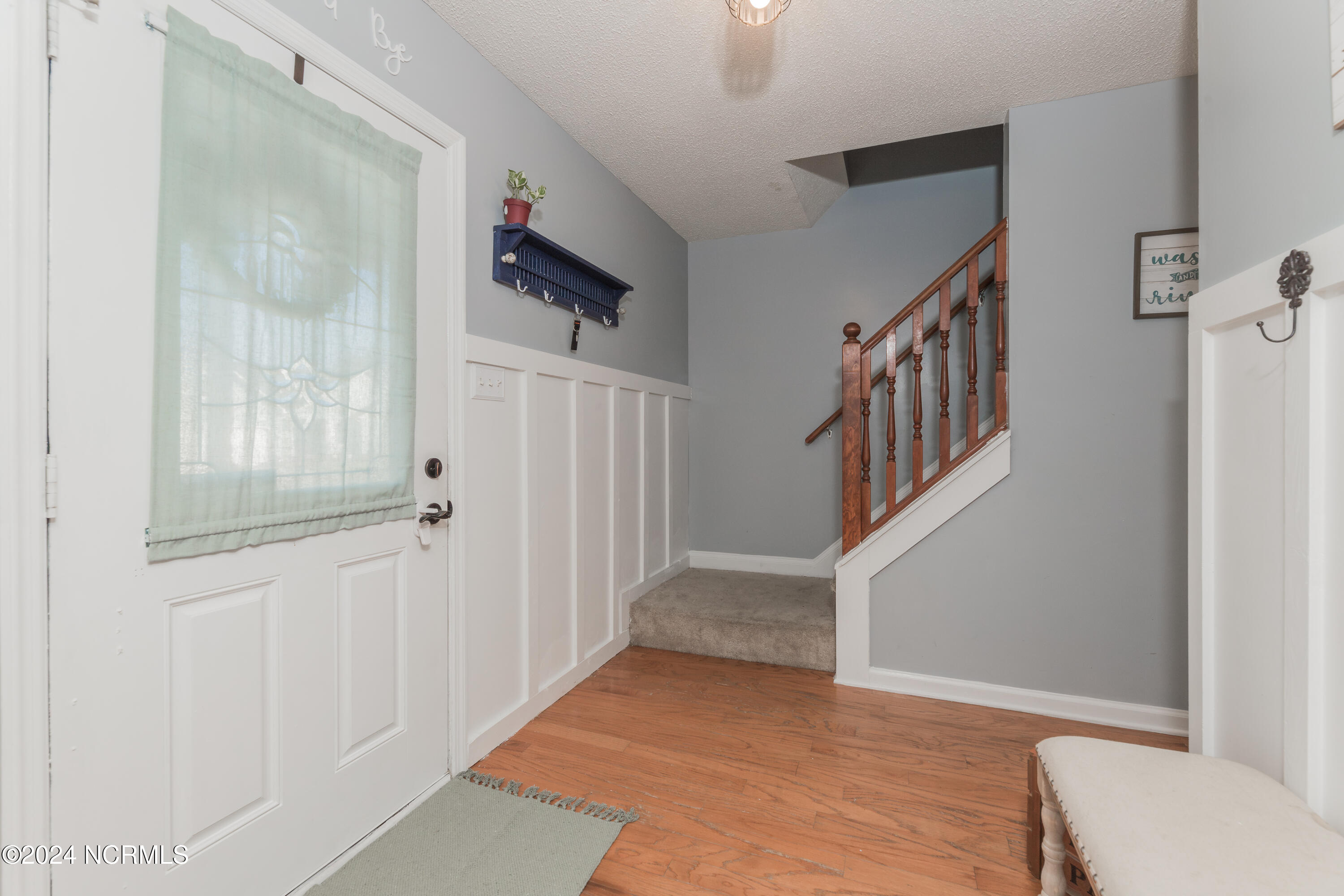 105 Ridgewood Court Jacksonville, NC 28546 - Photo 5 of 25 6FOYER