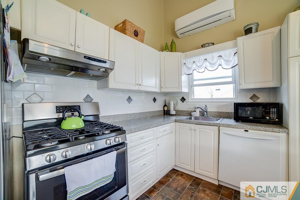 1427 Seneca Road North Brunswick, NJ 08902 - Photo 4 of 16 Gallery Image 4