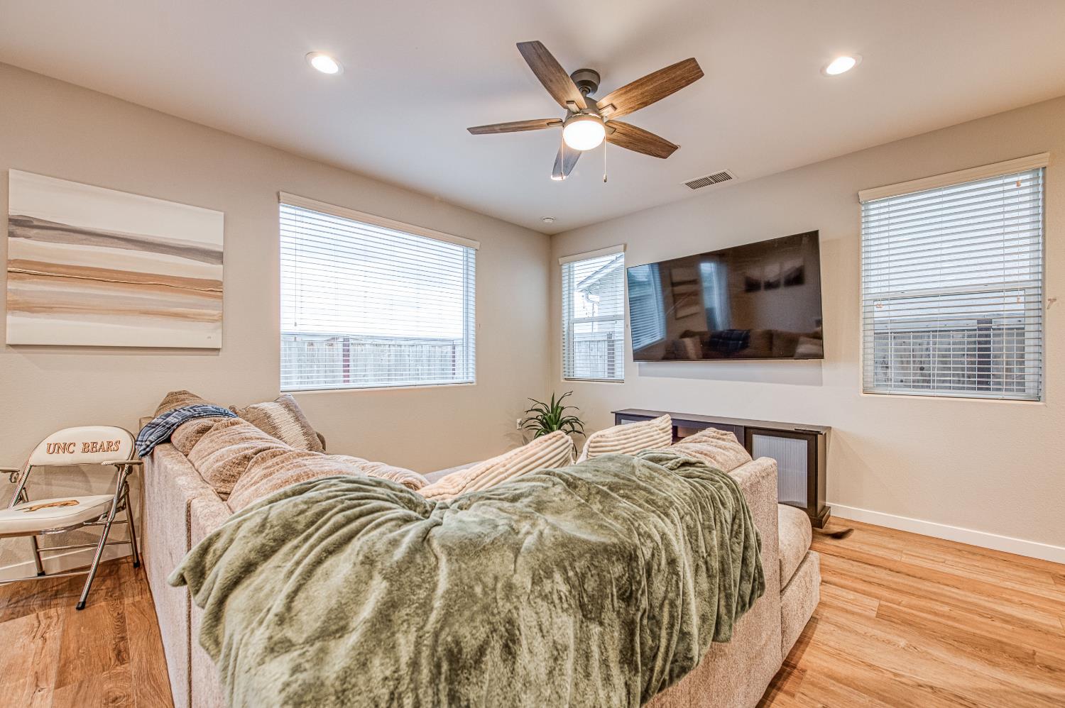 580 McCaffrey Way Madera, CA 93636 - Photo 6 of 42