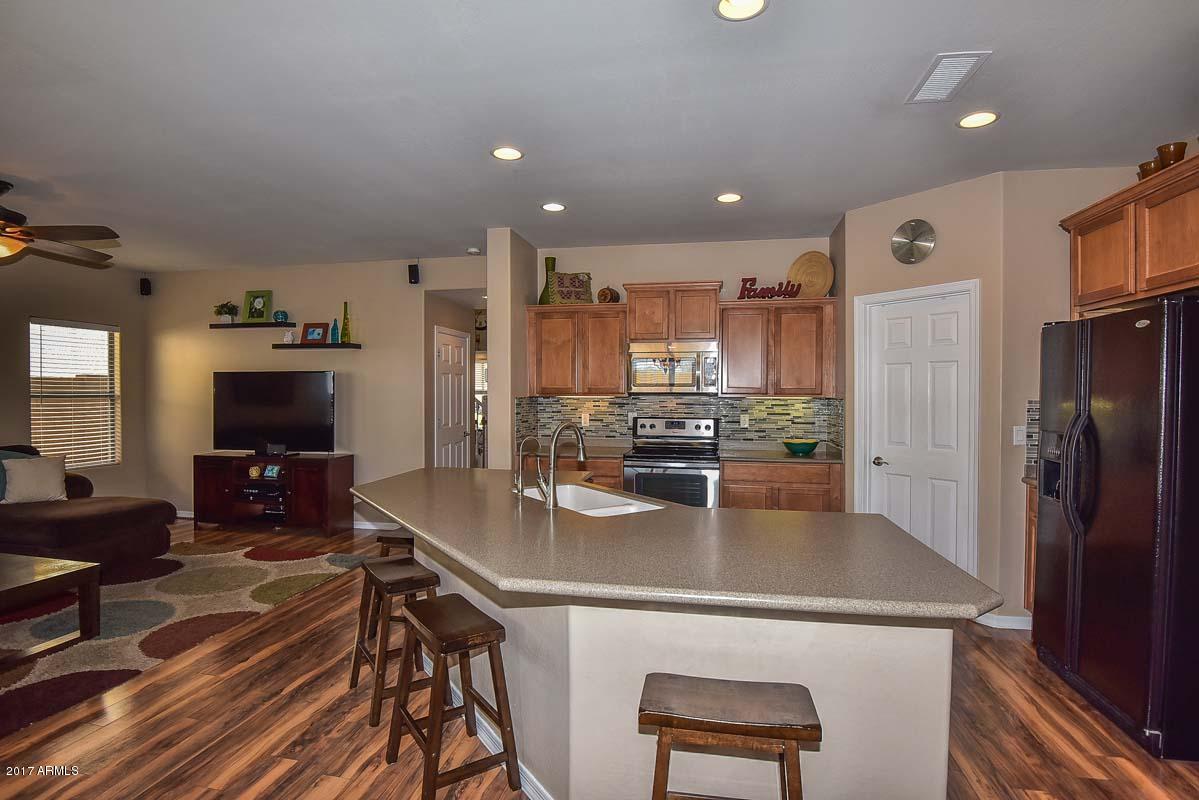 2034 West Davis Road Phoenix, AZ 85023 - Photo 11 of 48 Kitchen-Family Room