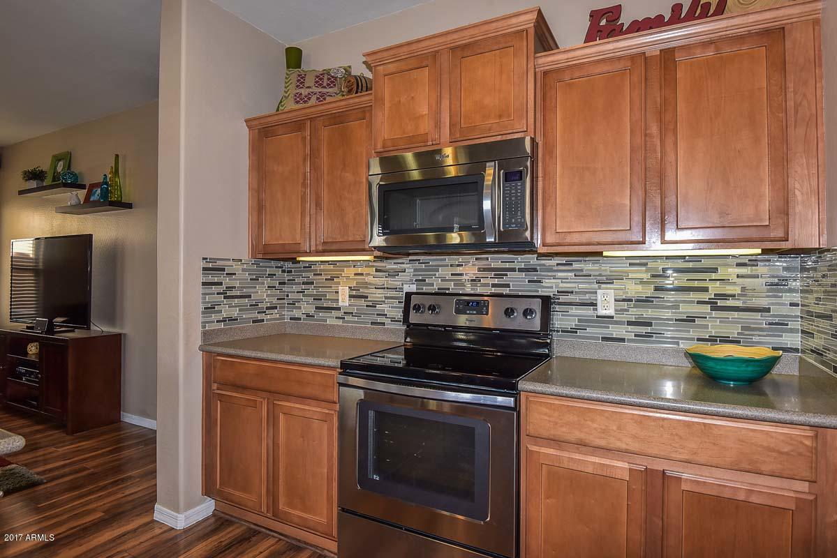 2034 West Davis Road Phoenix, AZ 85023 - Photo 13 of 48 Kitchen-Range