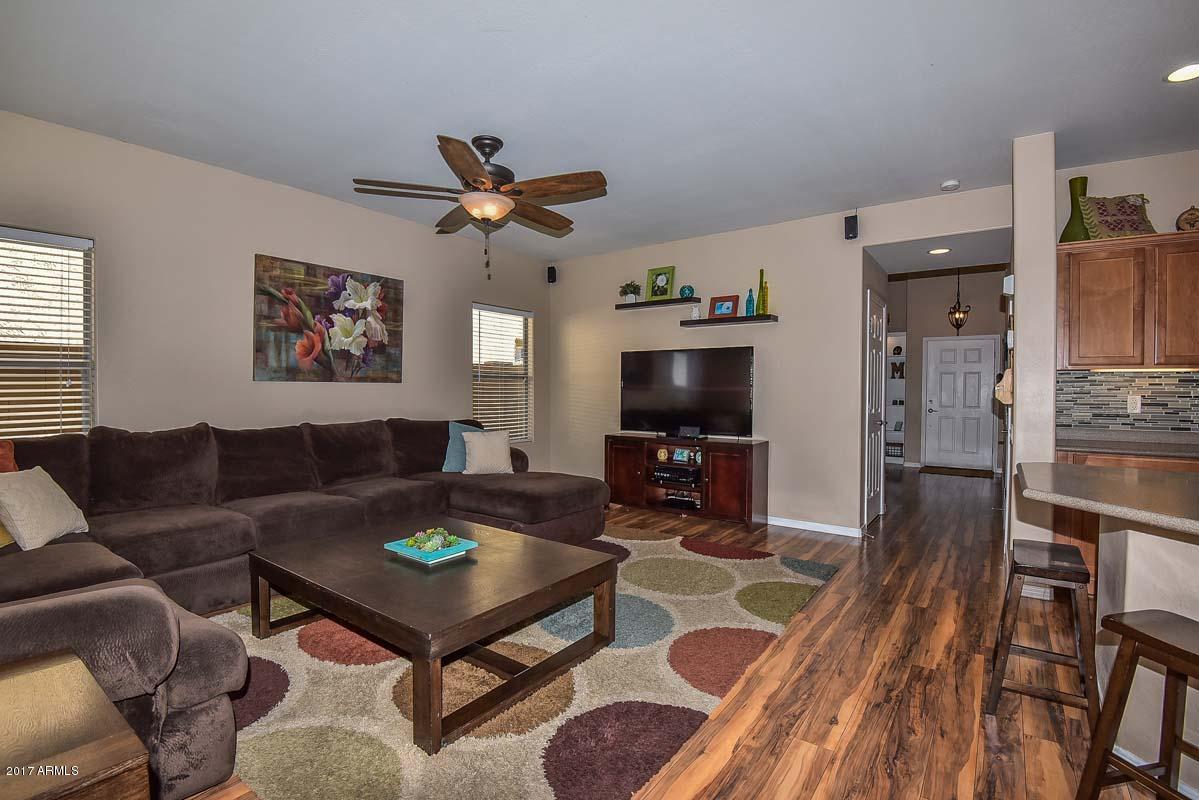 2034 West Davis Road Phoenix, AZ 85023 - Photo 3 of 48 Family Room