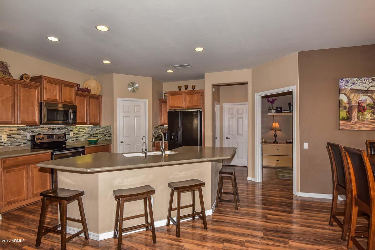 2034 West Davis Road Phoenix, AZ 85023 - Photo 4 of 48 Kitchen