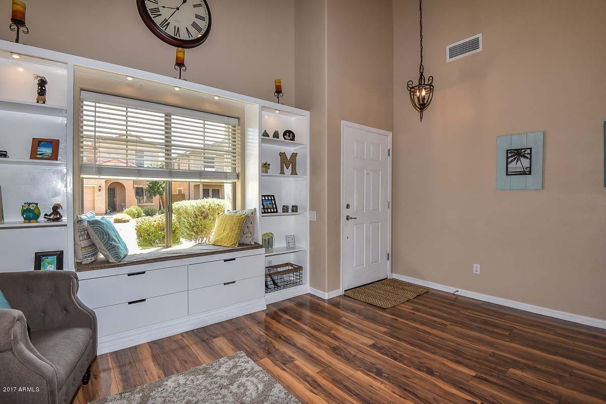 2034 West Davis Road Phoenix, AZ 85023 - Photo 7 of 48 Living Room2