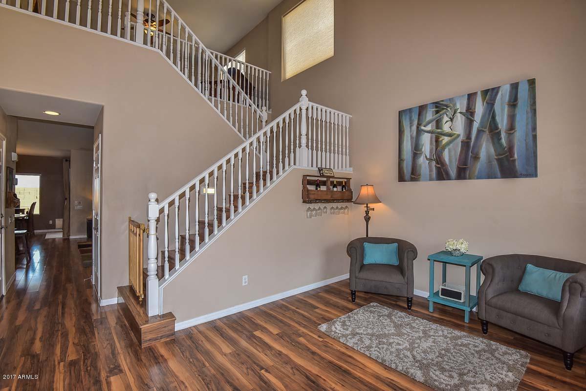 2034 West Davis Road Phoenix, AZ 85023 - Photo 8 of 48 Living Room