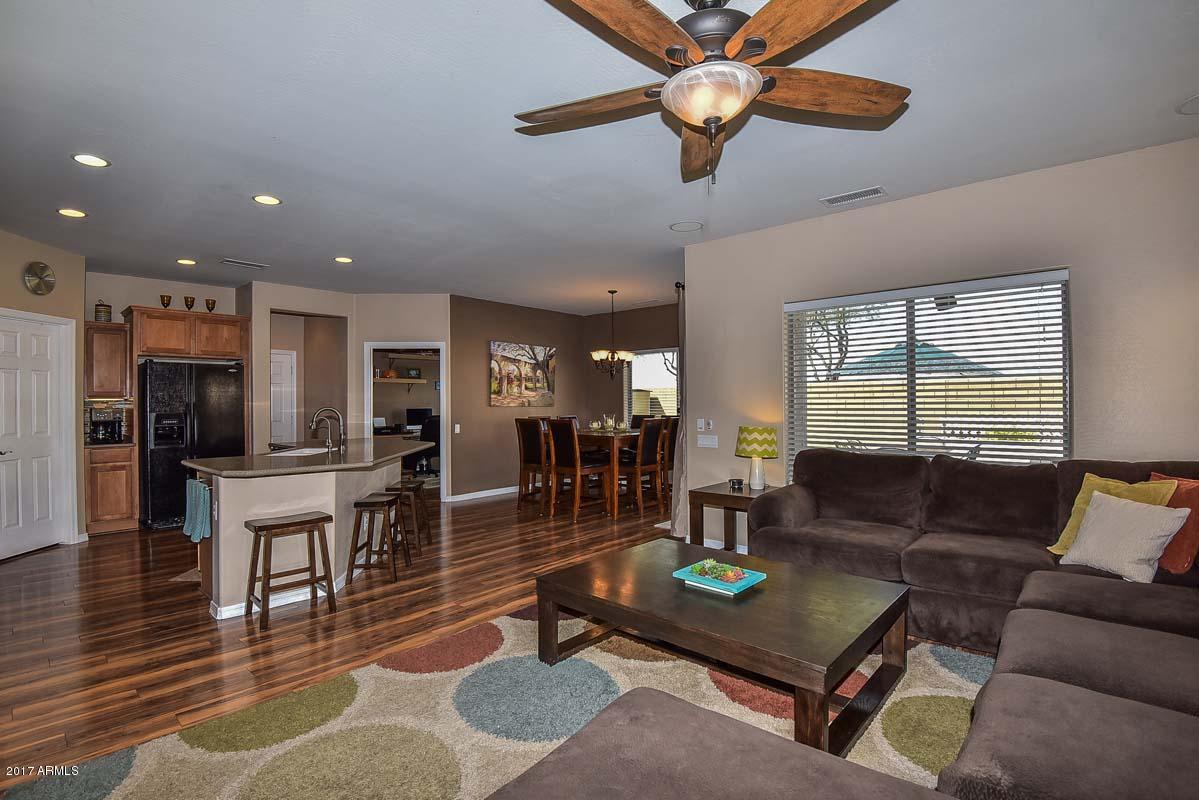 2034 West Davis Road Phoenix, AZ 85023 - Photo 10 of 48 Family Room-Kitchen