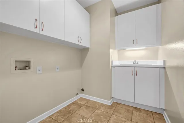 a view of an empty room with a kitchen