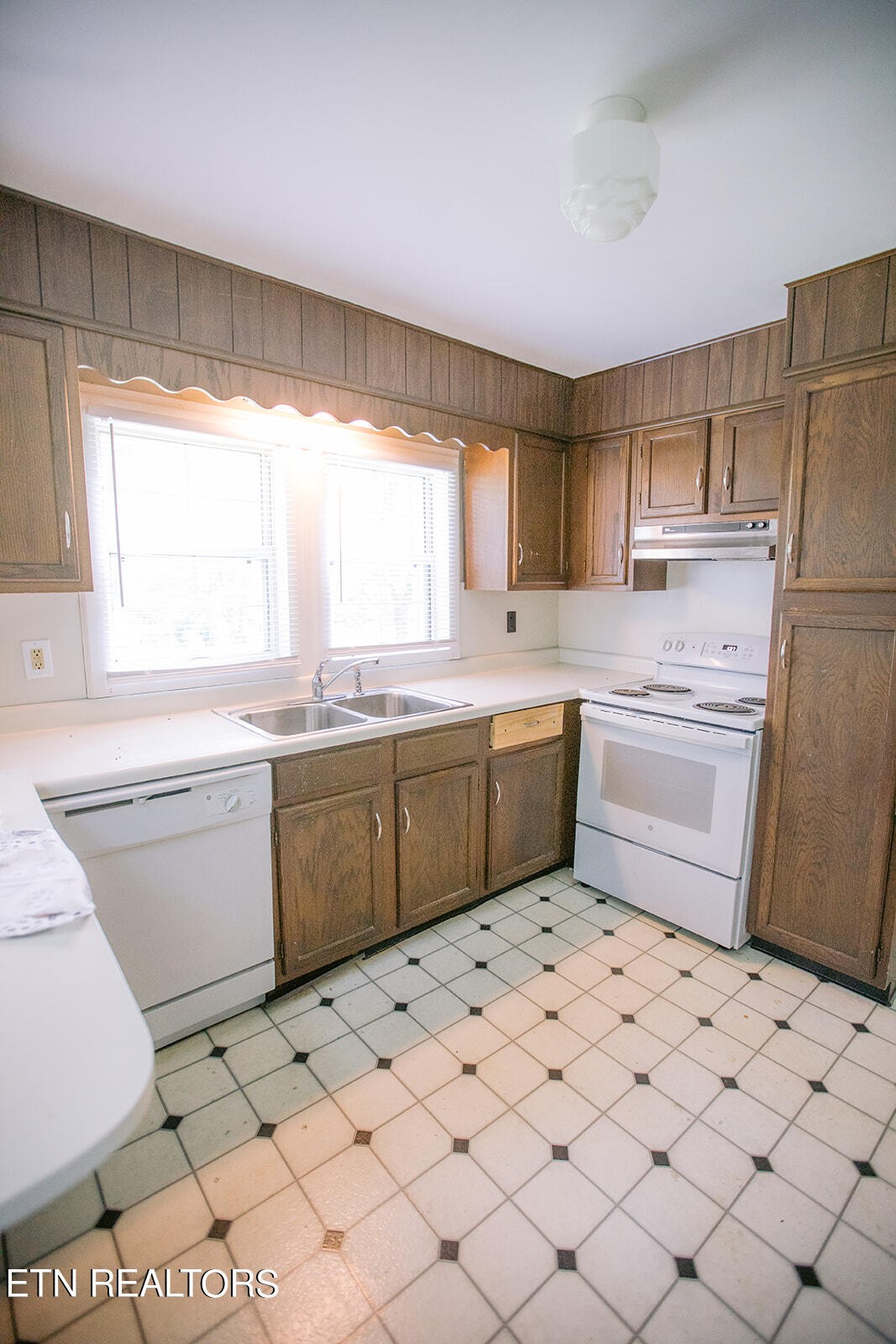 1035 Deaderick Road Knoxville, TN 37920 - Photo 8 of 12 Gallery Image 8