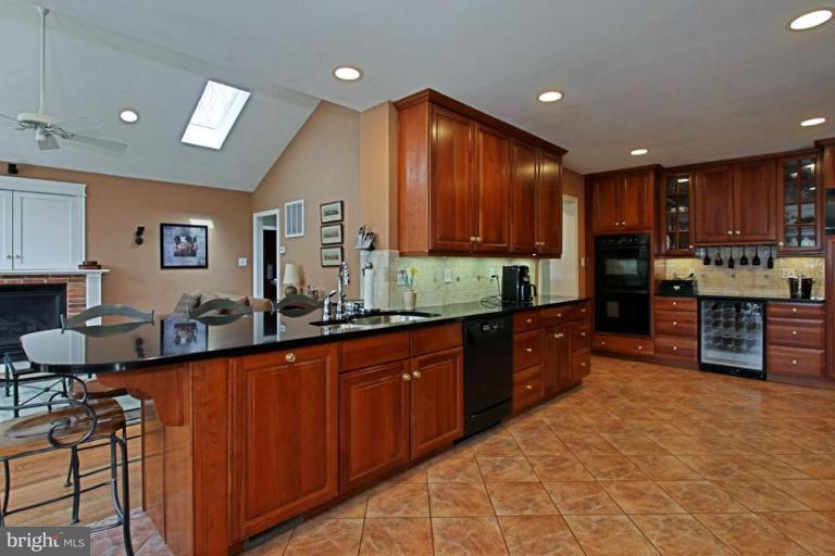 7901 Old Falls Road McLean, VA 22102 - Photo 12 of 30 Kitchen