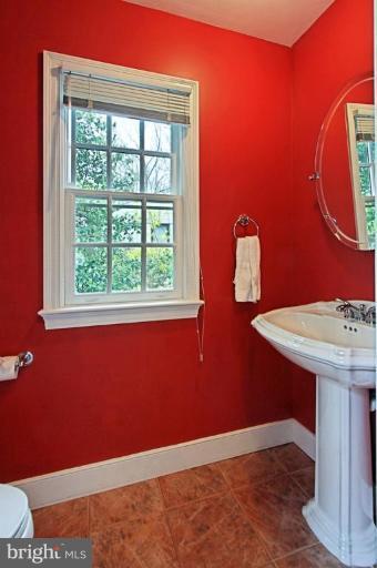 7901 Old Falls Road McLean, VA 22102 - Photo 14 of 30 Half Bath
