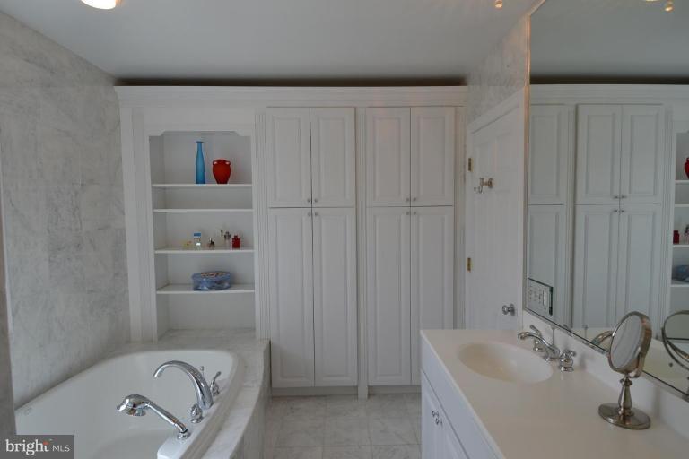 7901 Old Falls Road McLean, VA 22102 - Photo 19 of 30 Master Bath