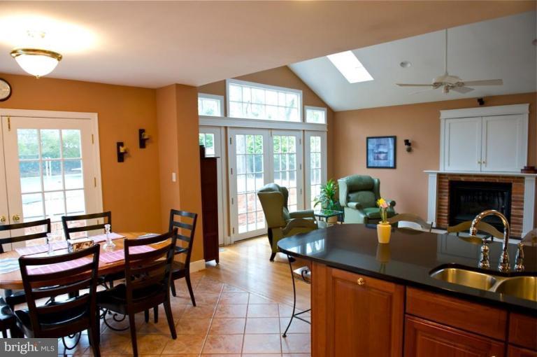 7901 Old Falls Road McLean, VA 22102 - Photo 3 of 30 Kitchen Family Room