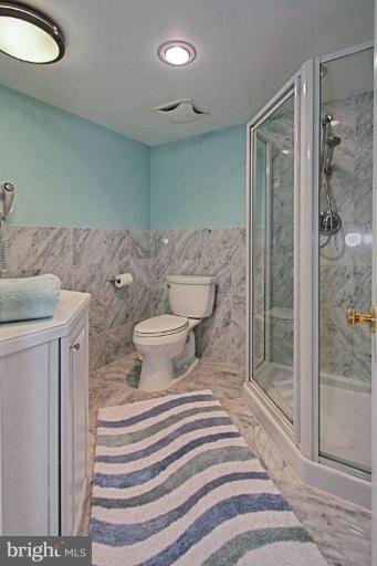 7901 Old Falls Road McLean, VA 22102 - Photo 21 of 30 Lower Level Bath
