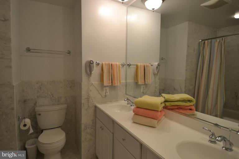 7901 Old Falls Road McLean, VA 22102 - Photo 23 of 30 Main Bath