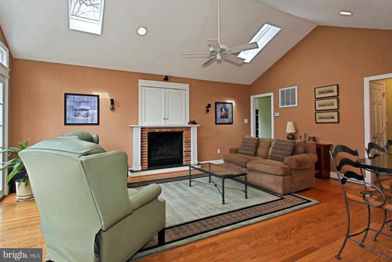 7901 Old Falls Road McLean, VA 22102 - Photo 6 of 30 Family Room
