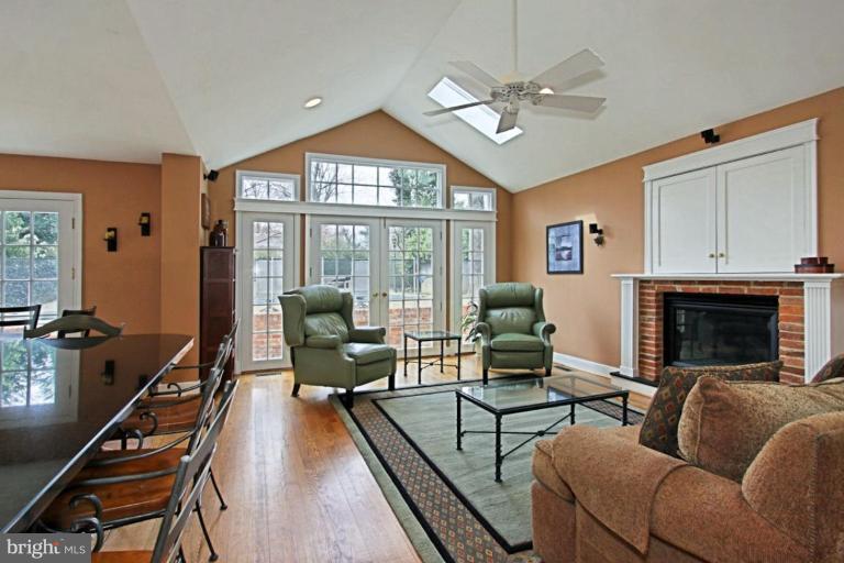7901 Old Falls Road McLean, VA 22102 - Photo 7 of 30 Family Room