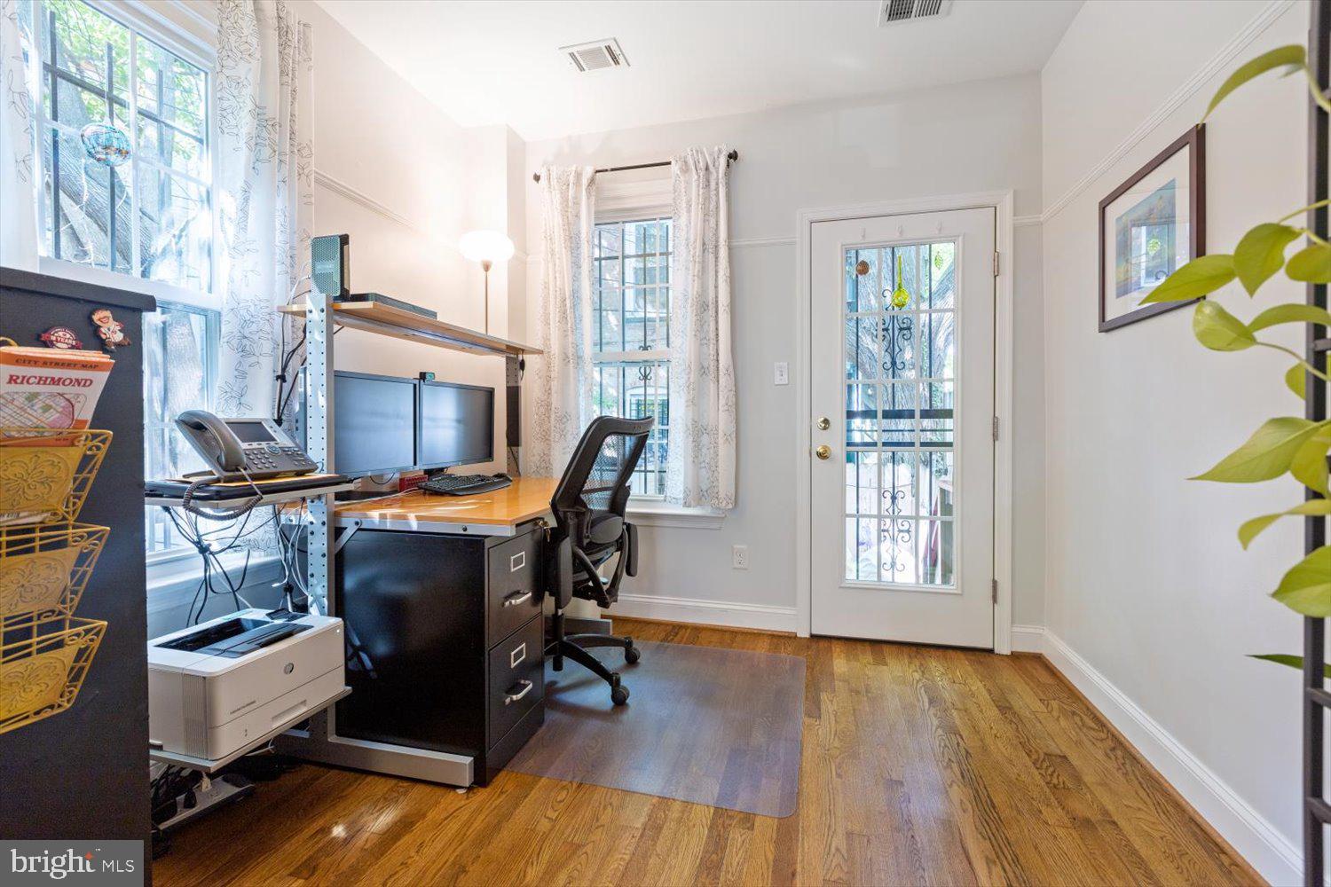 27 15th Street Southeast Washington, DC 20003 - Photo 16 of 34