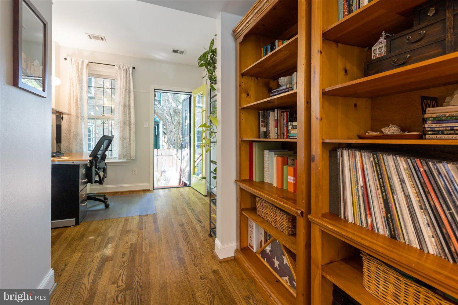 27 15th Street Southeast Washington, DC 20003 - Photo 17 of 34
