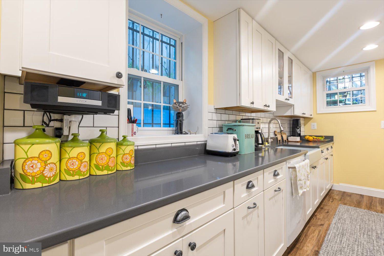 27 15th Street Southeast Washington, DC 20003 - Photo 7 of 34