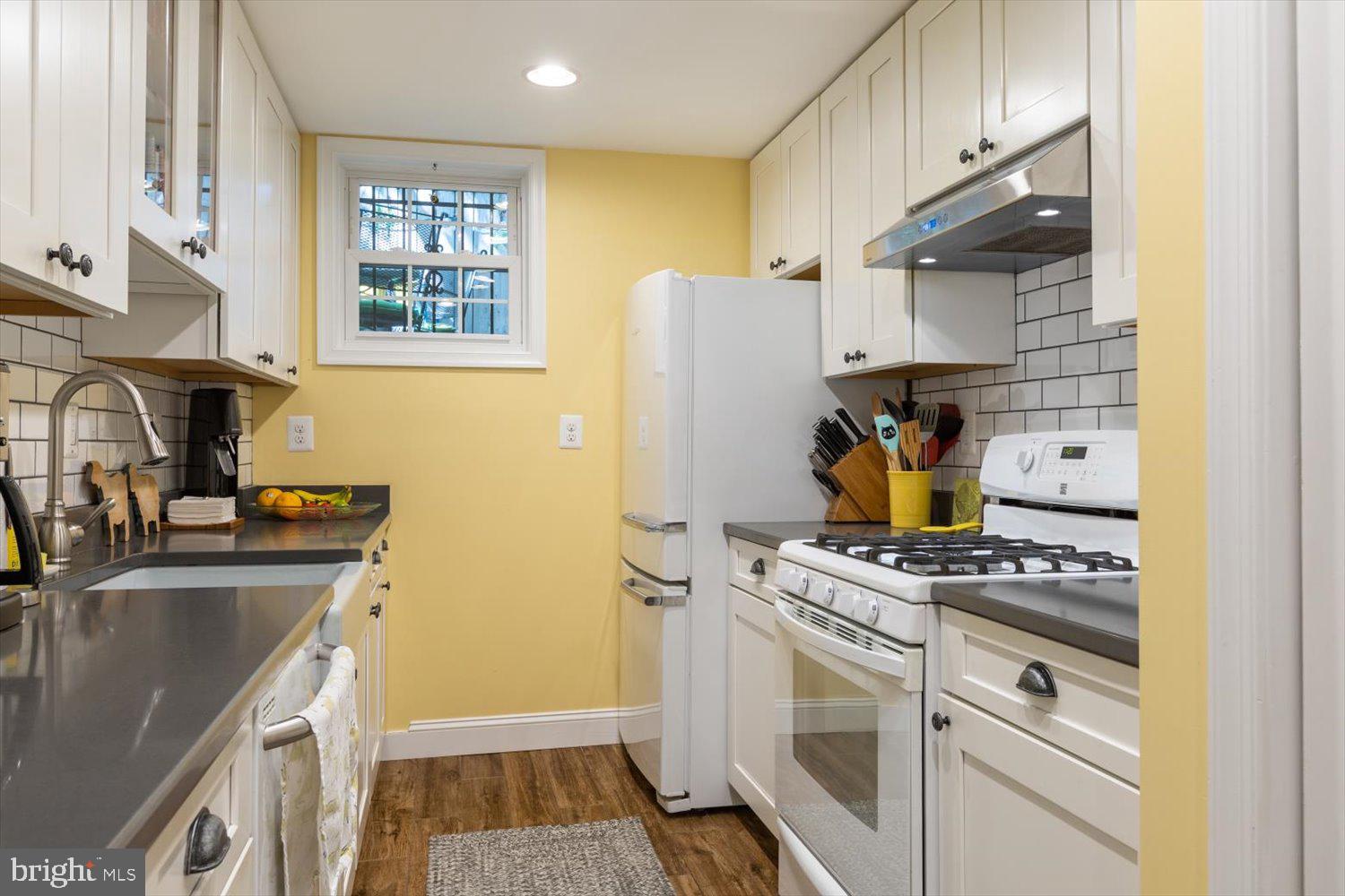 27 15th Street Southeast Washington, DC 20003 - Photo 8 of 34