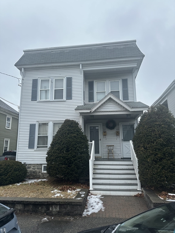 a view of a house with a yard