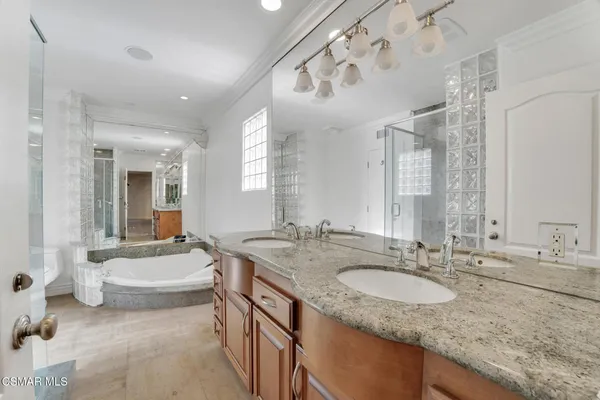 $5,300 | 6045 Sunnyslope Avenue, Van Nuys, CA 91401