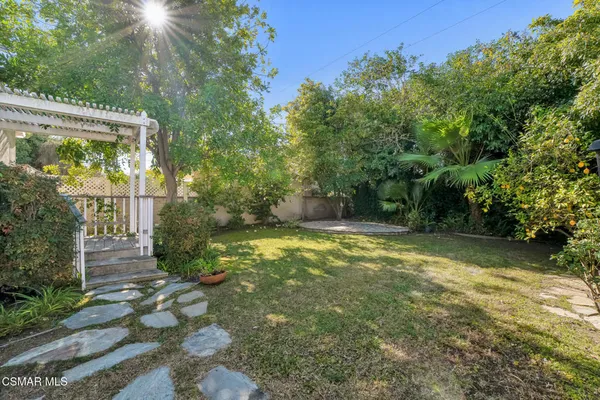 $5,300 | 6045 Sunnyslope Avenue, Van Nuys, CA 91401