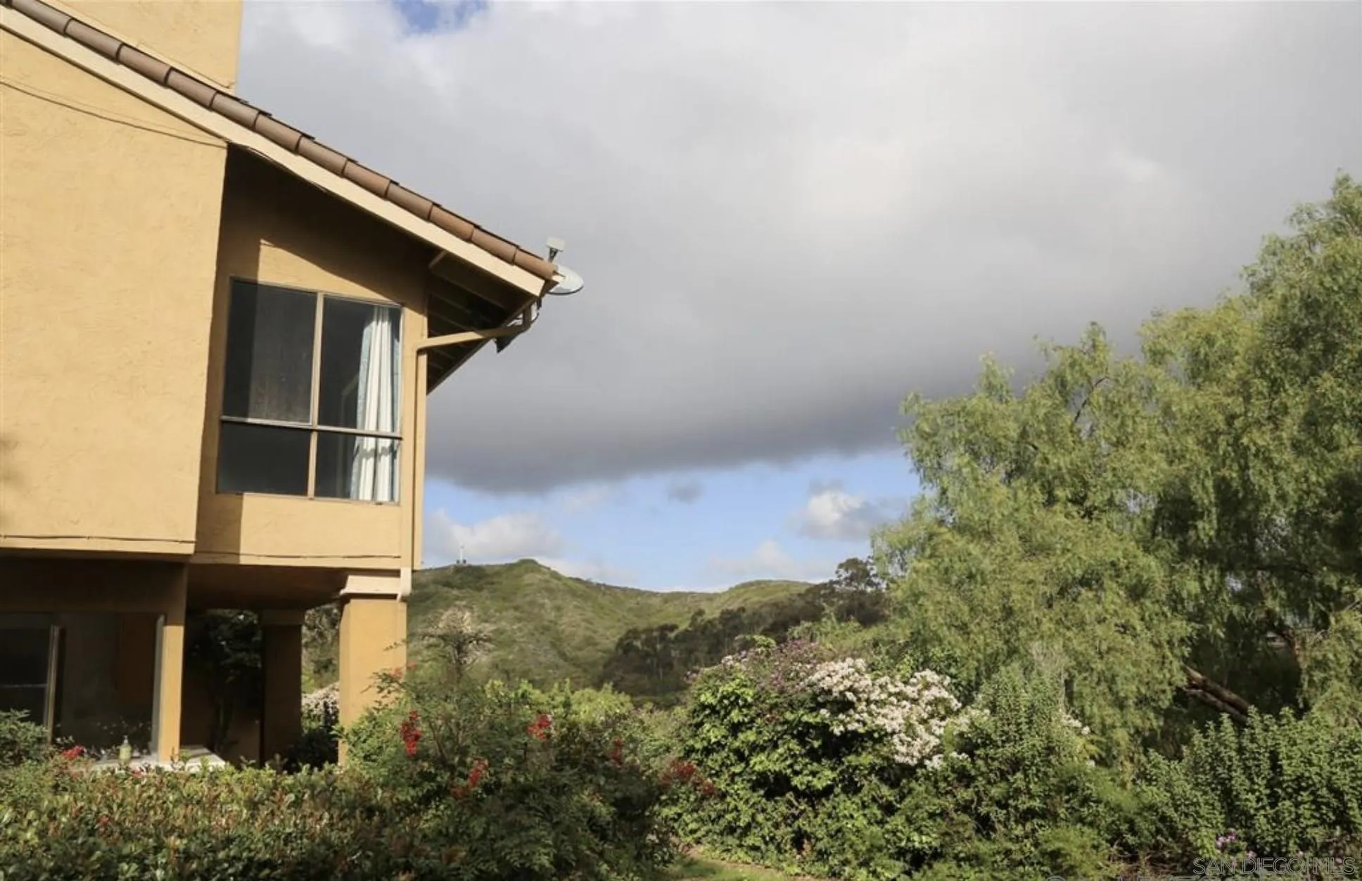 6555 Caminito Scioto La Jolla, CA 92037 - Photo 10 of 12 a backyard of a house with lots of green space