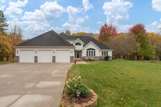 $599,900 | 3136 River Meadows Drive, Mankato, MN 56001
