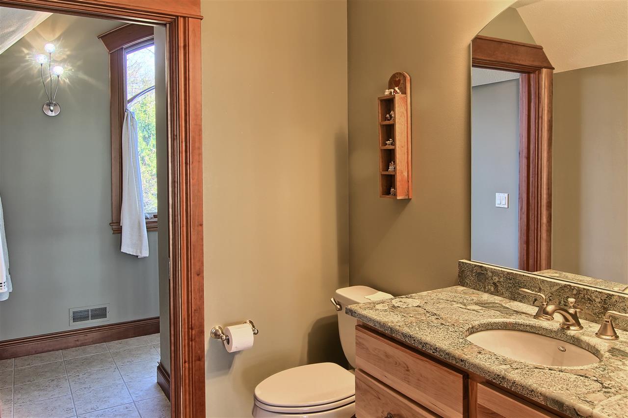 2916 Neahtawanta Road Traverse City, MI 49686 - Photo 31 of 75 1831431-30.JPG