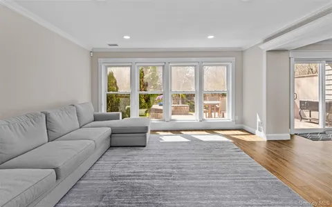 $775,000 | 163 Boathouse Lane, Unit 163, Bay Shore, NY 11706