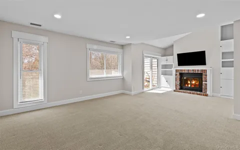 $775,000 | 163 Boathouse Lane, Unit 163, Bay Shore, NY 11706