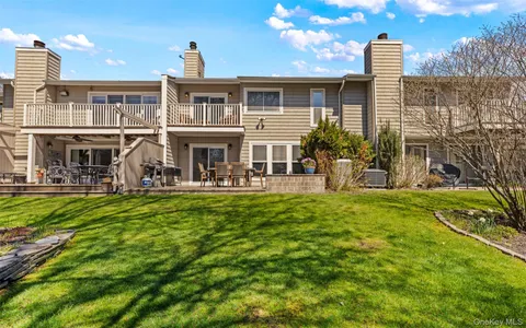 $775,000 | 163 Boathouse Lane, Unit 163, Bay Shore, NY 11706