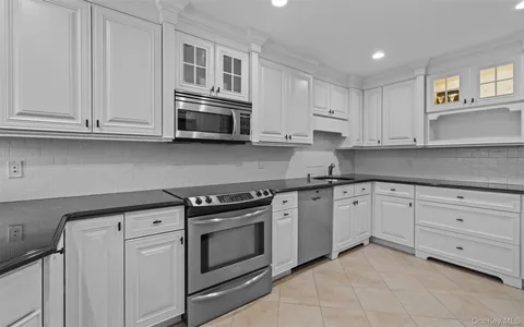 $775,000 | 163 Boathouse Lane, Unit 163, Bay Shore, NY 11706