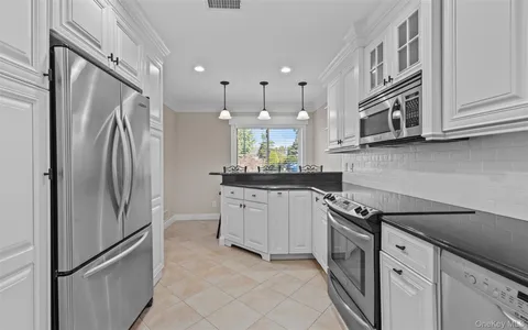 $775,000 | 163 Boathouse Lane, Unit 163, Bay Shore, NY 11706