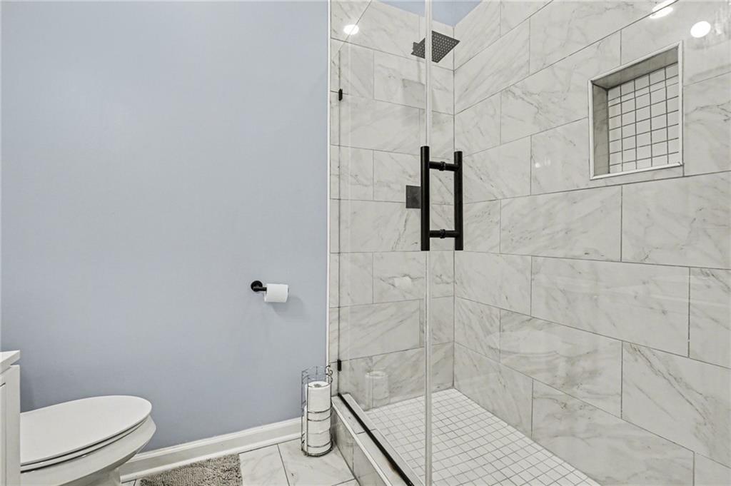 1382 Elizabeth Lane Atlanta, GA 30344 - Photo 14 of 27