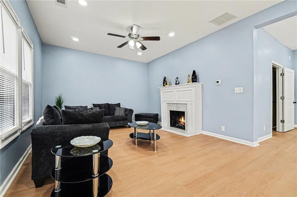 1382 Elizabeth Lane Atlanta, GA 30344 - Photo 4 of 27