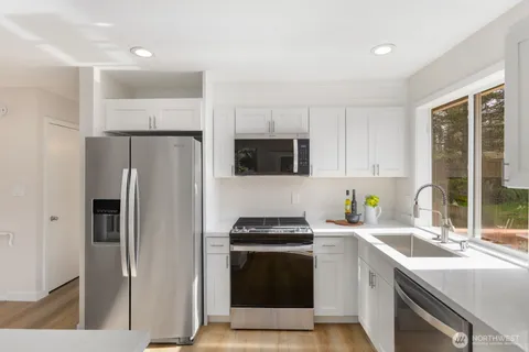 $1,139,950 | 12103 Southeast 70th Street, Newcastle, WA 98056