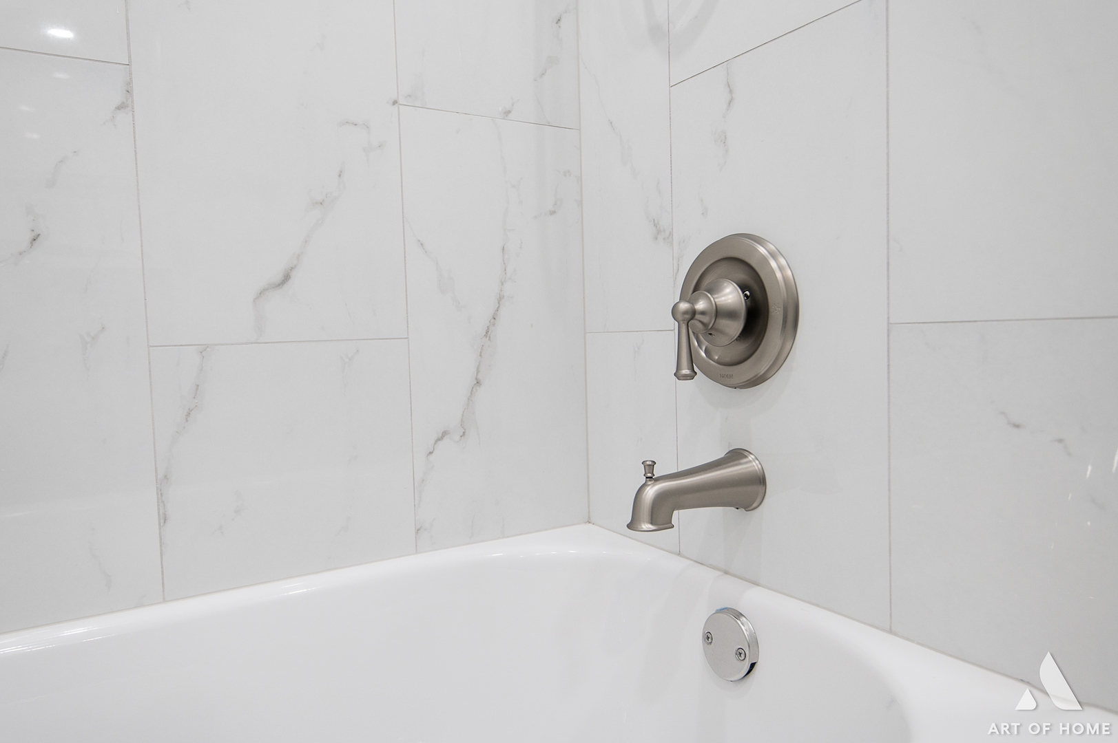 5159 North East River Road, Unit 312 Chicago, IL 60656 - Photo 28 of 42 a bathroom with a bathtub and a floor