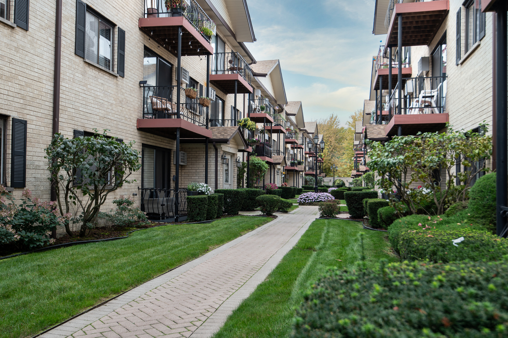 5159 North East River Road, Unit 312 Chicago, IL 60656 - Photo 40 of 42 a view of a house with a yard and plants
