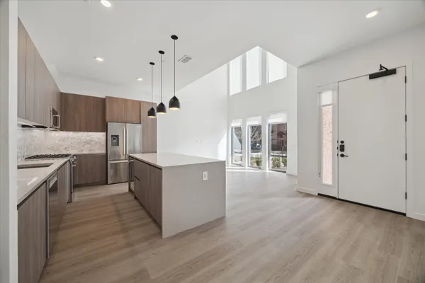 $6,820 | 1 Riva Row, Unit 165, The Woodlands, TX 77380