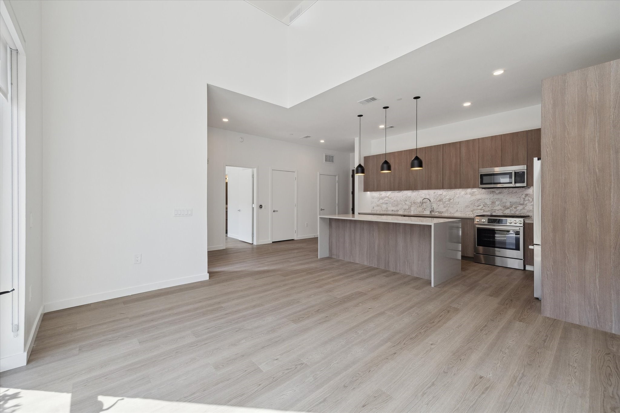 1 Riva Row, Unit 165 The Woodlands, TX 77380 - Photo 5 of 45 a large kitchen with a lot of counter space and wooden floor