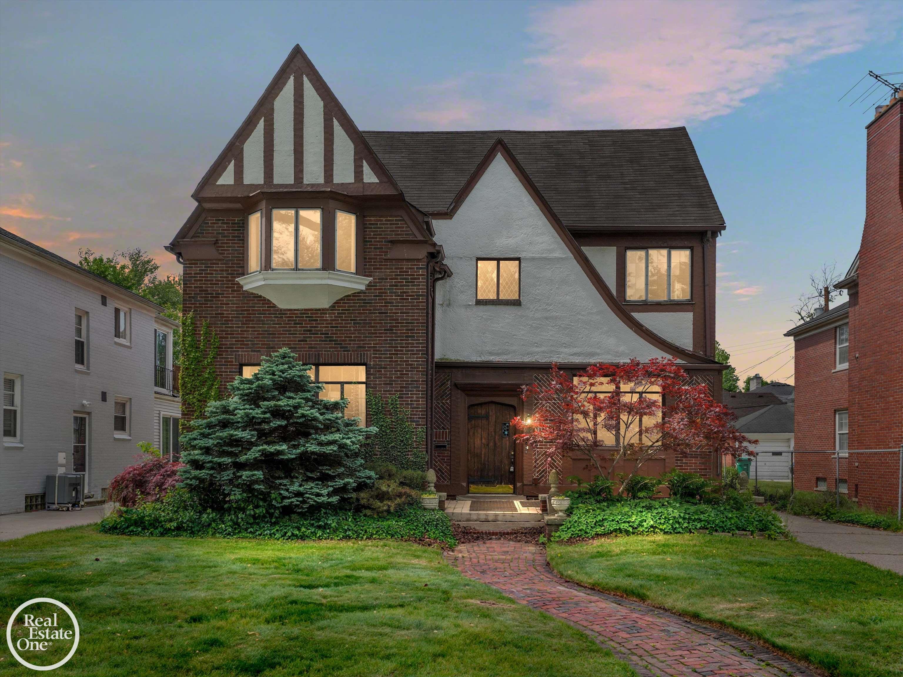 943 Harcourt Road Grosse Pointe, MI 48230 - Photo 1 of 45