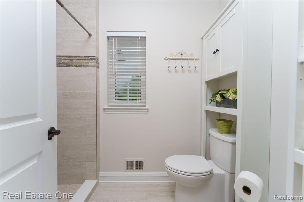 2482 South Latson Road Howell, MI 48843 - Photo 49 of 87