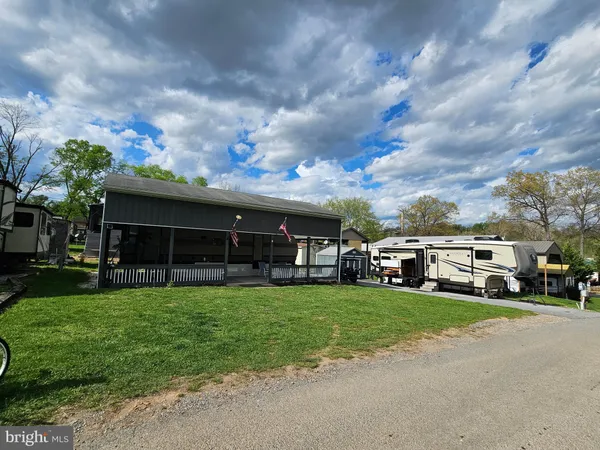 $135,000 | 15 & 16 Poison Oak, Falling Waters, WV 25419