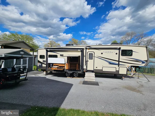 $135,000 | 15 & 16 Poison Oak, Falling Waters, WV 25419