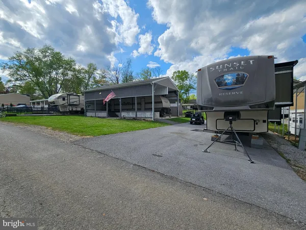 $135,000 | 15 & 16 Poison Oak, Falling Waters, WV 25419