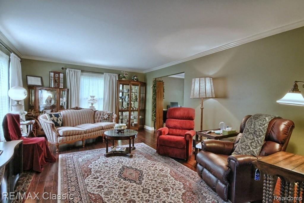4424 Patrick Road West Bloomfield, MI 48322 - Photo 9 of 28 Living_Room_2nd_View.jpg